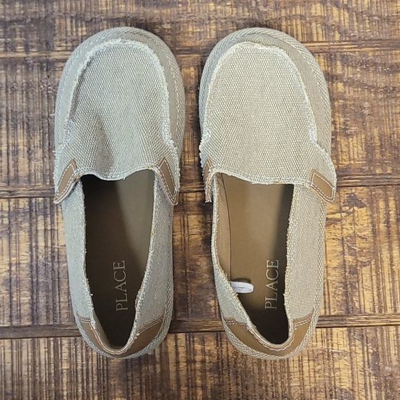 Childrens Place Tan Canvas Slip on Shoes Size 2 - Picture 4 of 8